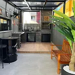 Charmoso apartamento 4 minutos Avenida Atlântica!! Wi-Fi e vaga privativa!!
